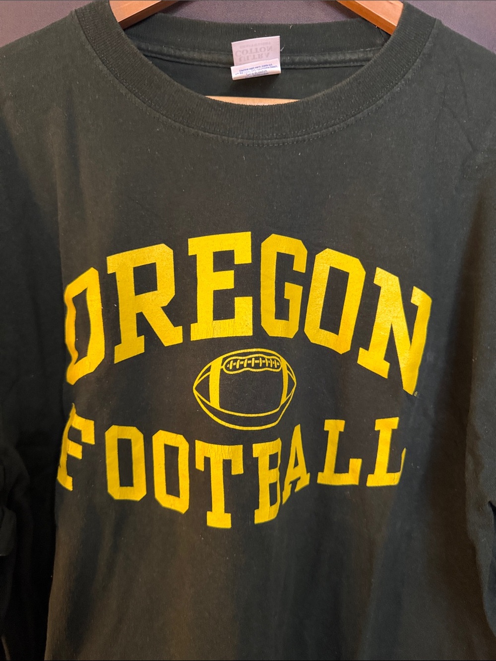 Gildan Black Long Sleeve Tee with Yellow Oregon Football Print - Picture 2 of 3